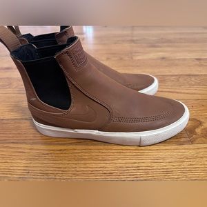 Boys leather nike shoes size 6.5